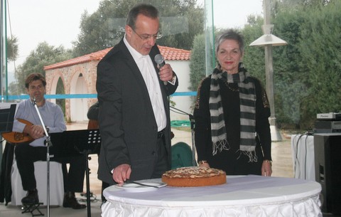 Έκοψε βασιλόπιτα για τους απόρους ο Δήμαρχος