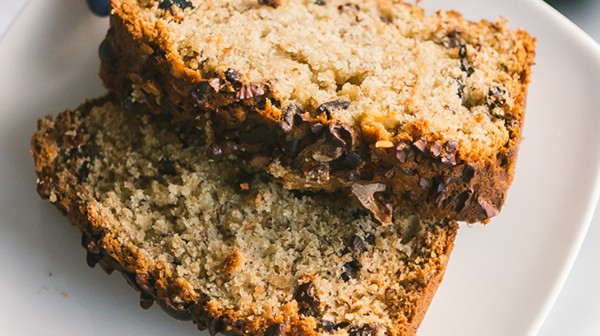 Κέικ με καρύδια και σταφίδες