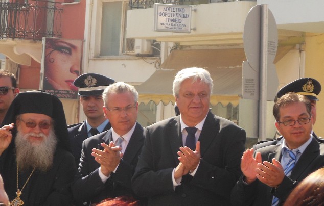 Είδε την παρέλαση δίπλα στο Δημήτρη Θωμά