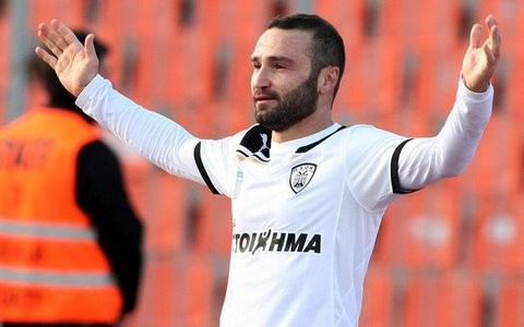 «Ποντικοί» τρύπωσαν στο σπίτι του Σαλπιγγίδη