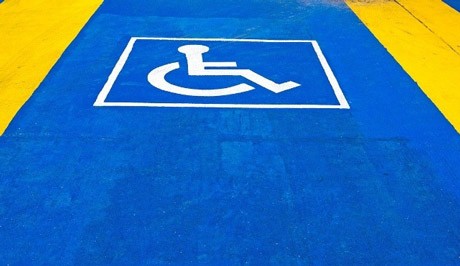 Κατέβασαν μητέρα με παιδί ΑμεΑ από πλοίο γιατί ...ενοχλούσε τον κόσμο