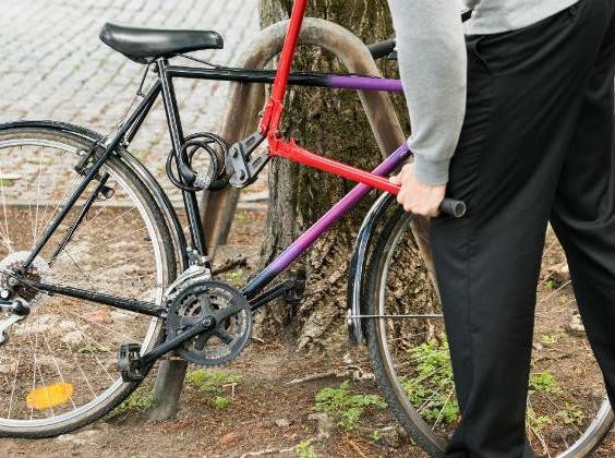 ΑΛΙΒΕΡΙ: 28χρονος έκλεψε ποδήλατο από την αυλή σπιτιού