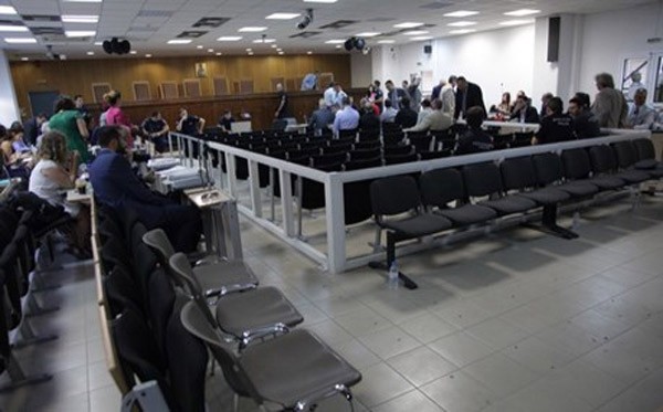 Ο Παναγιώτης Bλαστός μαζί στο δικαστήριο με την Χρυσή Αυγή