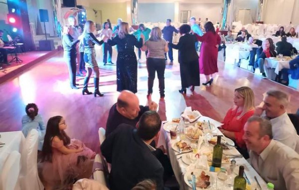 ΧΑΛΚΙΔΑ: Αποκριάτικο γλέντι με πολύ κέφι από τους Πελοποννήσιους της Εύβοιας