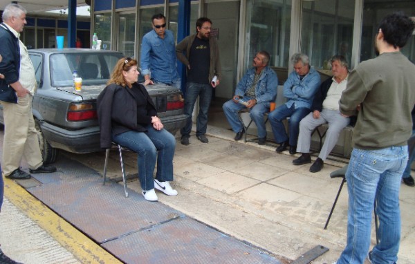 Τρόφιμα, ρούχα και σχολικά είδη στους εργαζόμενους της Μηχανικής