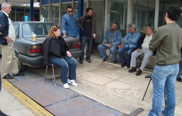 Τρόφιμα, ρούχα και σχολικά είδη στους εργαζόμενους της Μηχανικής