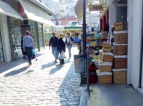ΧΑΛΚΙΔΑ: Καταργήθηκε το πεζοδρόμιο στην αρχή της οδού Κριεζώτου
