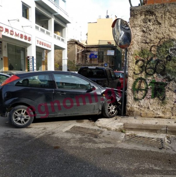 ΝΕΟΦΥΤΟΥ-ΧΑΛΚΙΔΑ: Γερό τρακάρισμα από ...τρελό ΙΧ