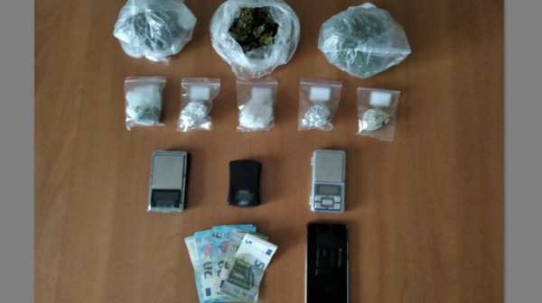 ΦΘΙΩΤΙΔΑ: Έκρυβε ναρκωτικά και ζυγαριές ακριβείας στο σπίτι του και σε χώρο ...καβάτζα