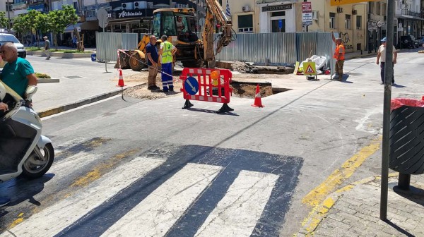 ΧΑΛΚΙΔΑ: Παραδόθηκε στην κυκλοφορία η οδός Φαρμακίδου - Καταργούνται οι προσωρινές ρυθμίσεις