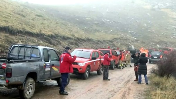 ΤΡΑΓΩΔΙΑ ΣΤΑ ΒΑΡΔΟΥΣΙΑ: Εντοπίστηκαν θαμμένοι σε χιονοστιβάδα οι αγνοούμενοι ορειβάτες - Νεκροί 3 άντρες και μία γυναίκα