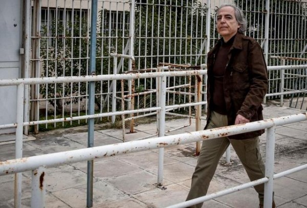 Ένταση έξω από το νοσοκομείο Λαμίας με συνθήματα υπέρ του Κουφοντίνα (VIDEO)