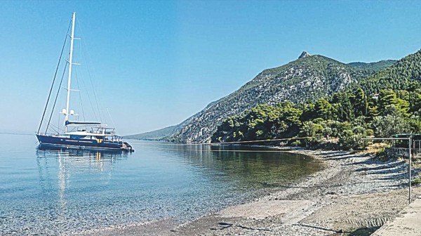 ΝΕΡΟΤΡΙΒΙΑ ΠΟΛΙΤΙΚΩΝ: Δένει το ιστιοφόρο σε ελαιόδεντρα!