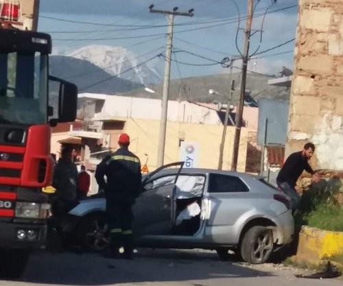 ΧΑΛΚΙΔΑ: Αυτοκίνητο έπεσε πάνω στις Καμάρες