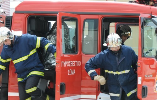 Φωτιά σε πολυκατοικία αναστάτωσε την οδό Χαϊνά