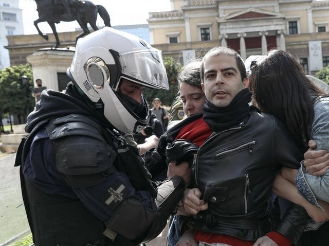 Χειροπέδες στον Έκτορα, γιο του Δημήτρη Κουφοντίνα