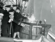 Γιατί σπάνε σαμπάνιες στα πλοία