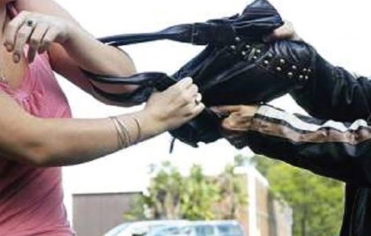 ΧΑΛΚΙΔΑ: Τσαντάκιας επιτέθηκε σε γυναίκα και της άρπαξε την τσάντα