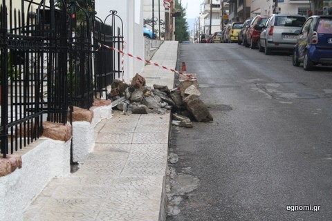 Τα παρατήσανε και φύγανε