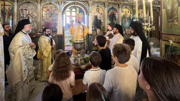 ΒΑΣΙΛΙΚΟ ΧΑΛΚΙΔΑΣ: Στη γεννέτειρά του λειτούργησε ο Μητροπολίτης την Κυριακή των εκλογών