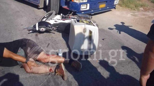 ΑΡΤΑΚΗ: Νταλίκα χτύπησε μηχανάκι - Τραυματίστηκε 50χρονος ντελιβεράς