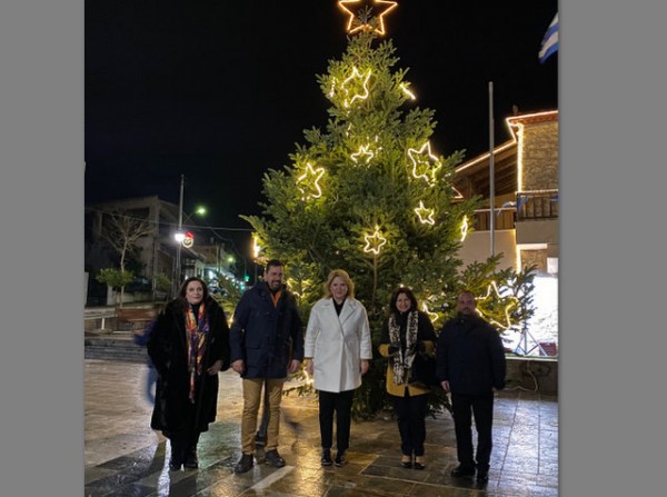 Άναψε με μελωδίες το Χριστουγεννιάτικο δέντρο της Κοινότητας Δροσιάς