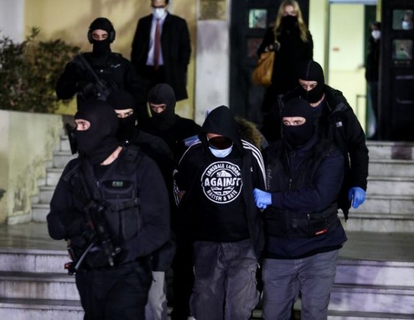 Προφυλακίστηκε ο ...Ινδιάνος που φέρεται να έριξε τον αστυνομικό από τη μηχανή (VIDEO)