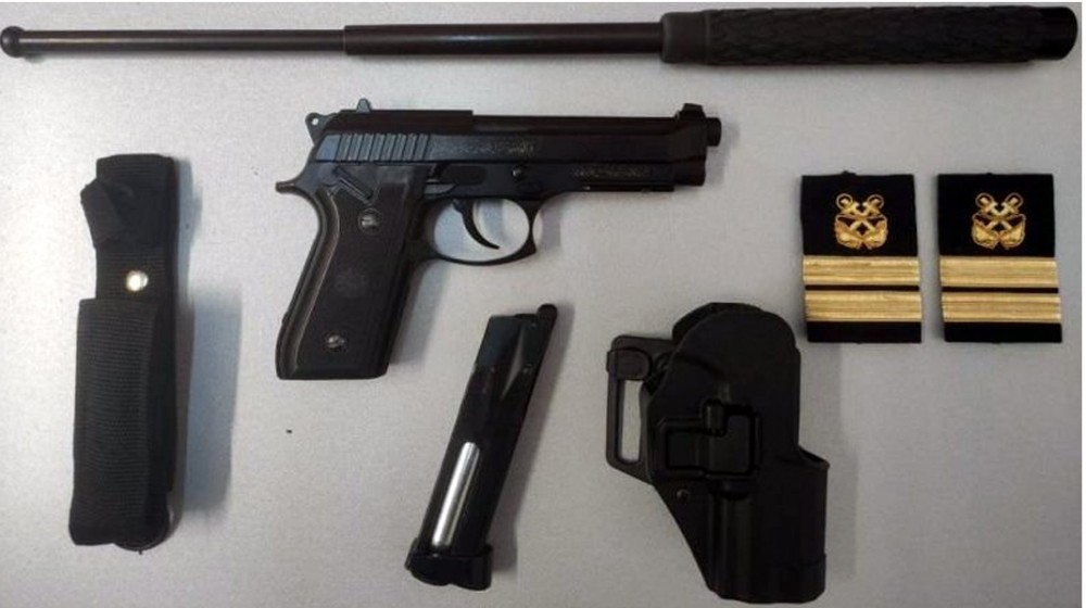 Αλλοδαπός έμενε σε σκάφος και παρίστανε τον ανθυποπλοίαρχο του Λιμενικού Σώματος