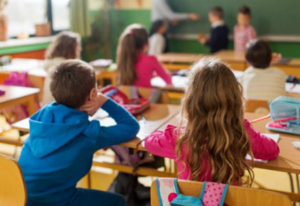 ΠΑΜΕ: Η κυβερνητική πολιτική απειλεί την υγεία και τα μορφωτικά δικαιώματα