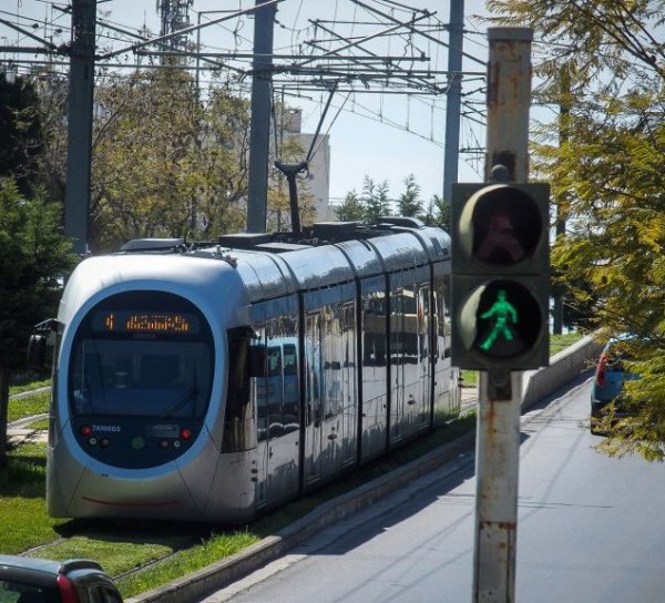 Τραμ σκότωσε 61χρονο - Την τελευταία στιγμή σώθηκε η 9χρονη βαφτιστήρα του