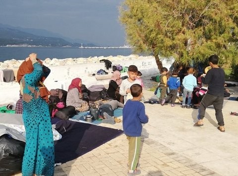 Σάμος: Εκατοντάδες άστεγοι μετανάστες κοιμούνται στους δρόμους