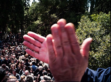 Συγκινητικές και αποκλειστικές φωτό από την κηδεία του Δημήτρη Μητροπάνου