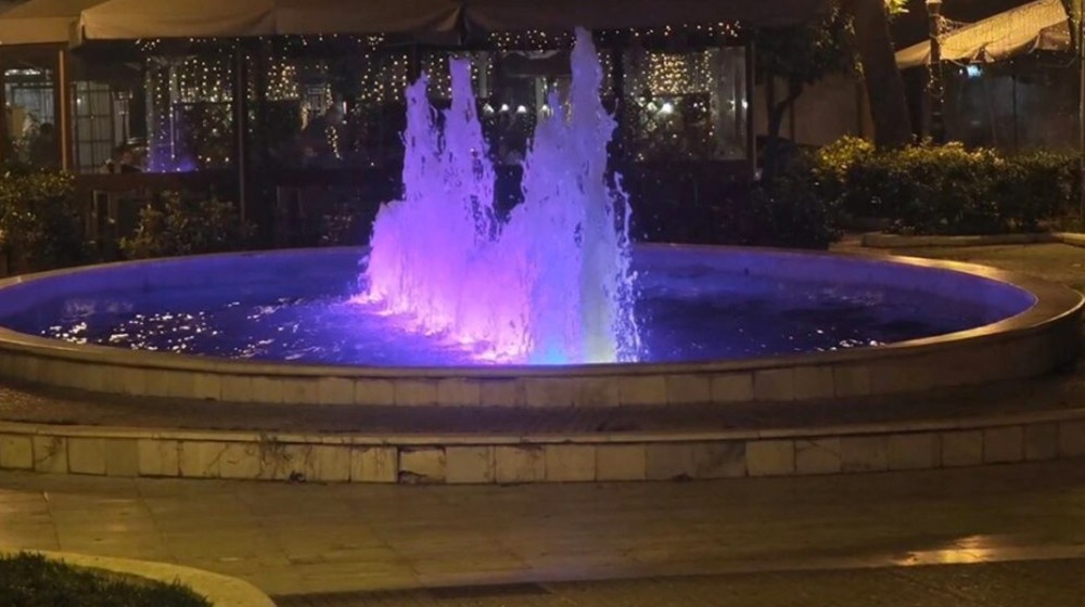 Κοριτσάκι έπεσε σε συντριβάνι και ανασύρθηκε χωρίς τις αισθήσεις του - Το επανέφεραν οι γιατροί