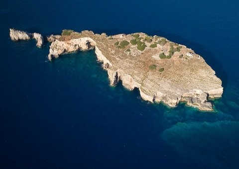 Περιπέτεια για δυο 20χρονους - Βρήκαν καταφύγιο σε ...βραχονησίδα