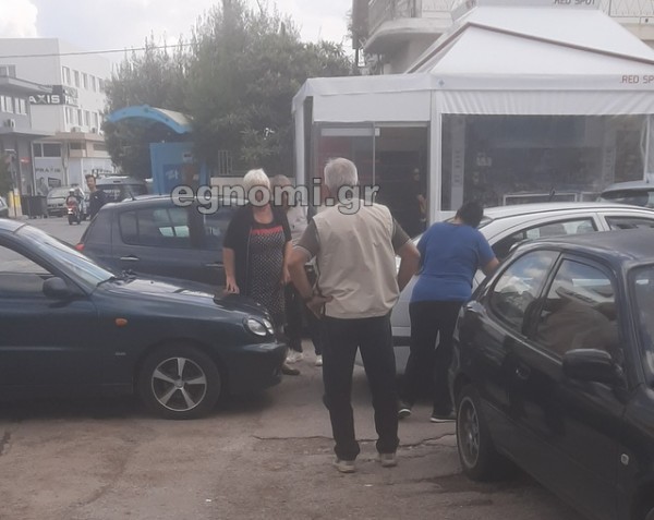 ΧΑΛΚΙΔΑ: Απρόσεκτη ηλικιωμένη οδηγός χτύπησε γυναίκα - Από θαύμα δεν της προκάλεσε σοβαρή ζημιά