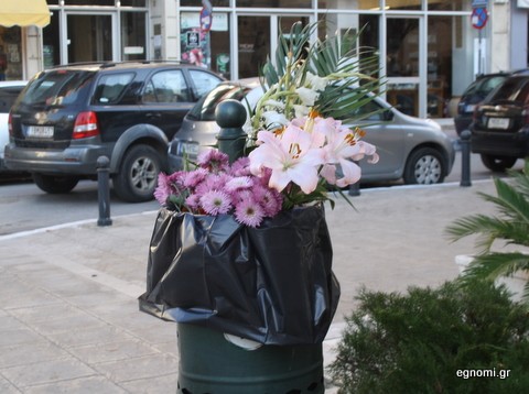 Κατέληξαν στον κάδο τα λουλούδια...