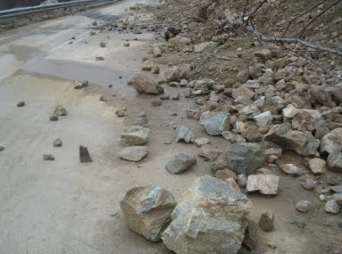 Κινδυνεύει ολόκληρο χωριό από κατολισθήσεις