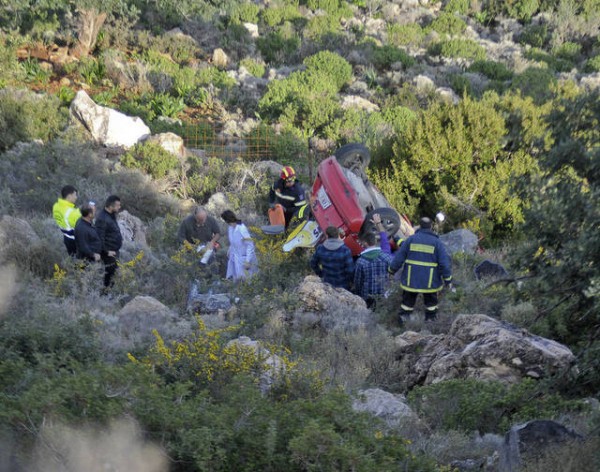 Αυτοκίνητο έπεσε σε γκρεμό δέκα μέτρων - Δύο νεκροί