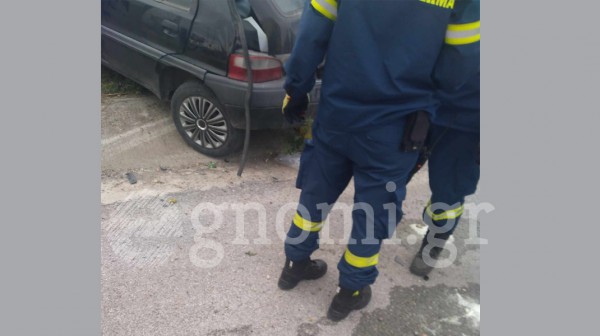 ΜΥΤΙΚΑΣ: ΙΧ καρφώθηκε σε μάντρα