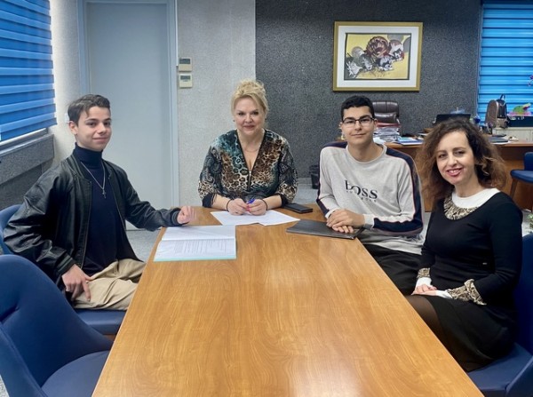 Μαθητές του 2ου Λυκείου Χαλκίδας έγιναν δημοσιογράφοι και πήραν συνέντευξη από την Έλενα Βάκα