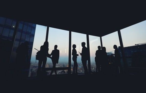 ΚΟΡΩΝΟΪΟΣ: Πρόστιμο 3000 ευρώ σε δικηγόρο γιατί το γραφείο του ήταν γεμάτο πελάτες