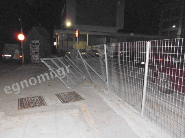 Χαλκίδα: Ατζαμής οδηγός γκρέμισε την περίφραξη