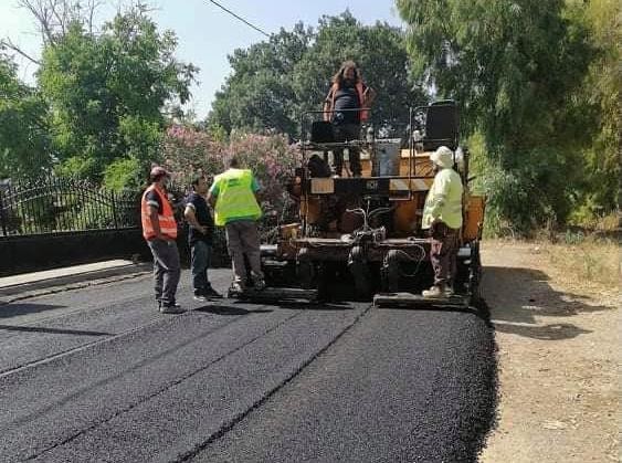 Επιτέλους πέφτει άσφαλτος σε δρόμους  στο Λευκαντί και στον Κάμπο Βασιλικού