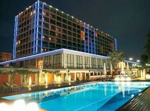 Κλείνει το Μακεδονία Παλλάς