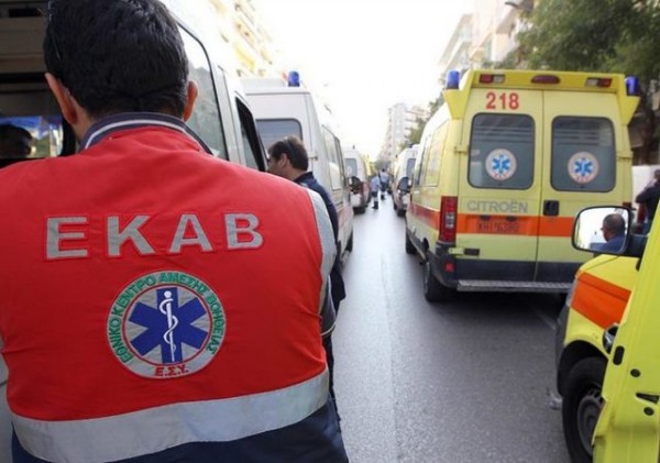 Πήγε ν' αλλάξει λάστιχο, έσπασε ο γρύλος και τον καταπλάκωσε το φορτηγό (Video)