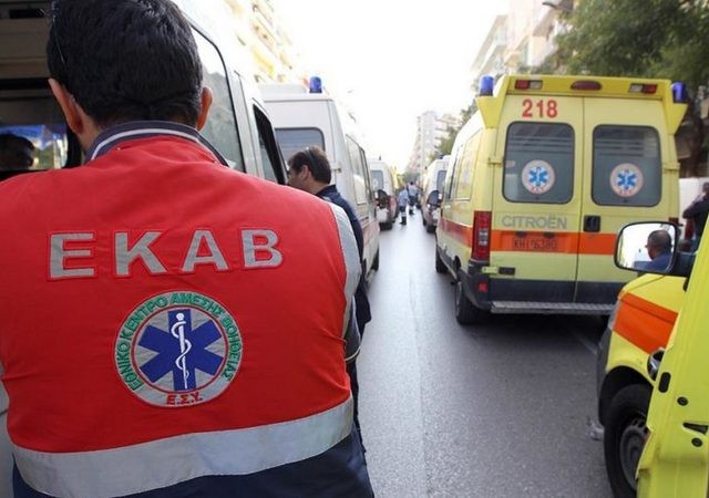 Πήγε ν' αλλάξει λάστιχο, έσπασε ο γρύλος και τον καταπλάκωσε το φορτηγό (Video)