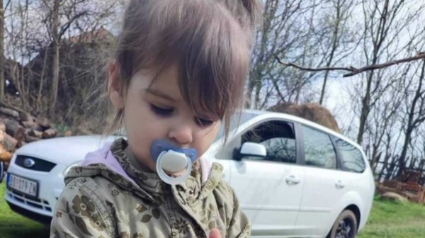 Νεκρό το δίχρονο κοριτσάκι που είχε εξαφανιστεί στη Σερβία - Το παρέσυραν με ΙΧ και το πέταξαν σε χωματερή