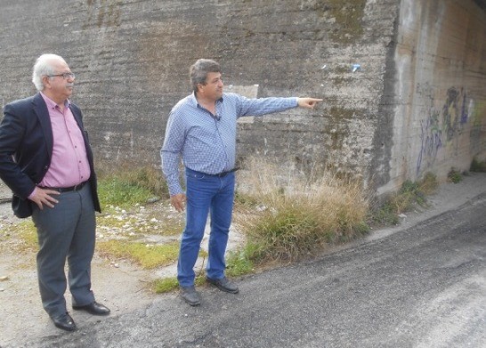 Τι δείχνει ο Γιάννης Κοραής στο Χρήστο Παγώνη;