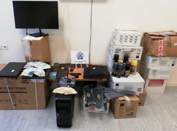 Σπείρα έκανε ληστείες και κλοπές σε φορτηγά από το Σχηματάρι μέχρι τα Μέγαρα