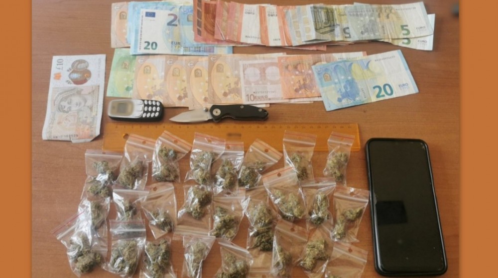 ΚΑΡΥΣΤΟΣ: Συνελήφθησαν τρεις νεαροί για αγοραπωλησία ναρκωτικών